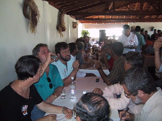 Almoço e debate sobre o período de escassez de energia.

